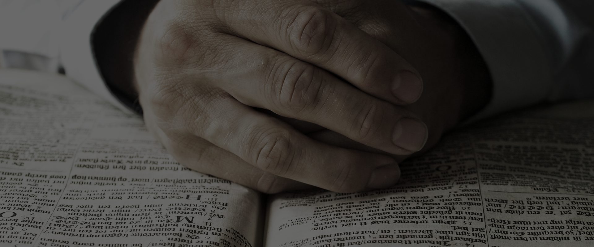 praying-hands-bible-(1)